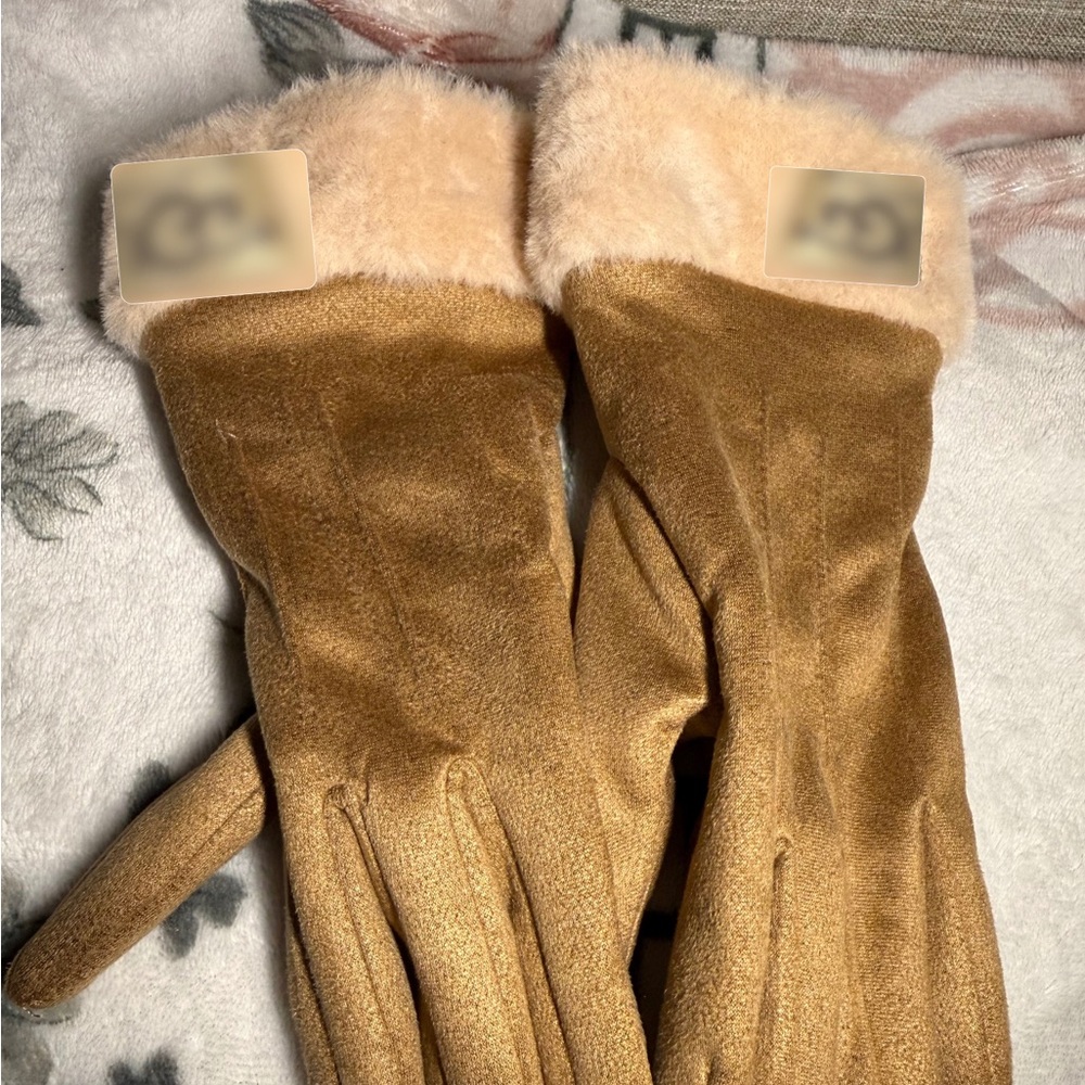 Elegant Tan Fur-Trimmed Gloves